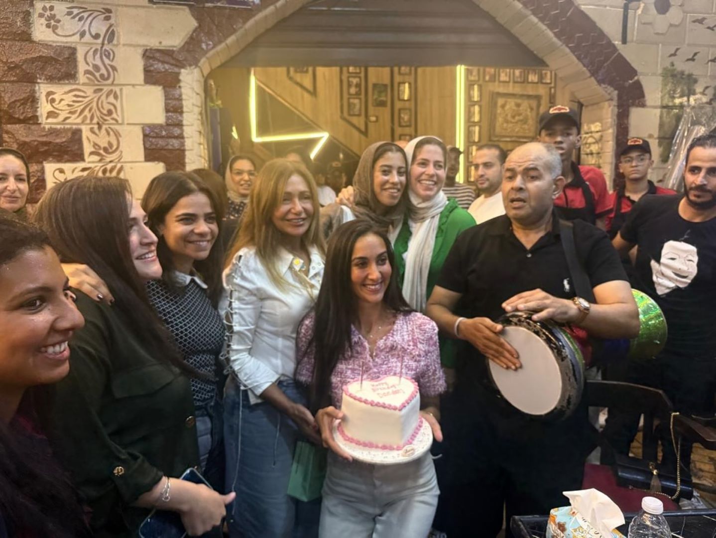 ليلى علوي وسط جمهورها في الإسكندرية.. ما القصة؟