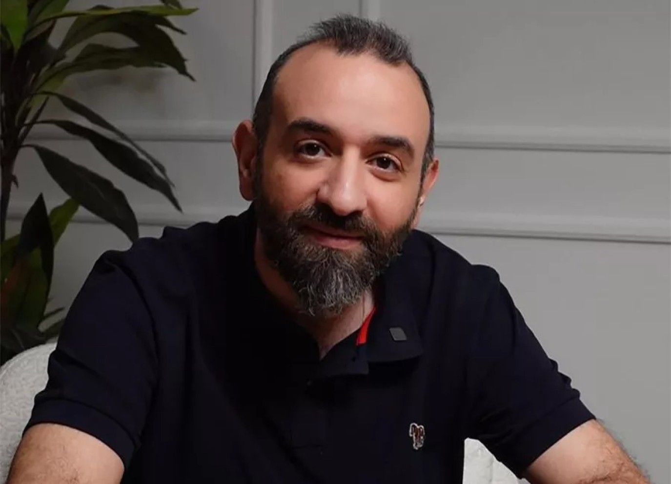 عمرو سلامة يقاضي جهة إنتاجية بعد توقف فيلمه.. هل يقصد شمس الزناتي؟