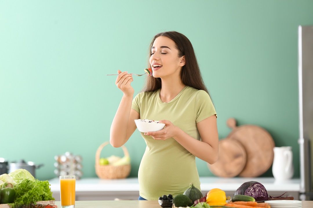 هل يؤثر الغثيان الشديد للحامل على صحة الجنين العصبية والنفسية؟