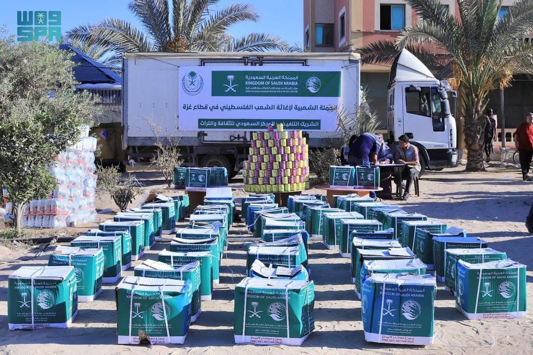 مركز الملك سلمان للإغاثة يواصل توزيع المساعدات الإنسانية في مخيمات النازحين بقطاع غزة