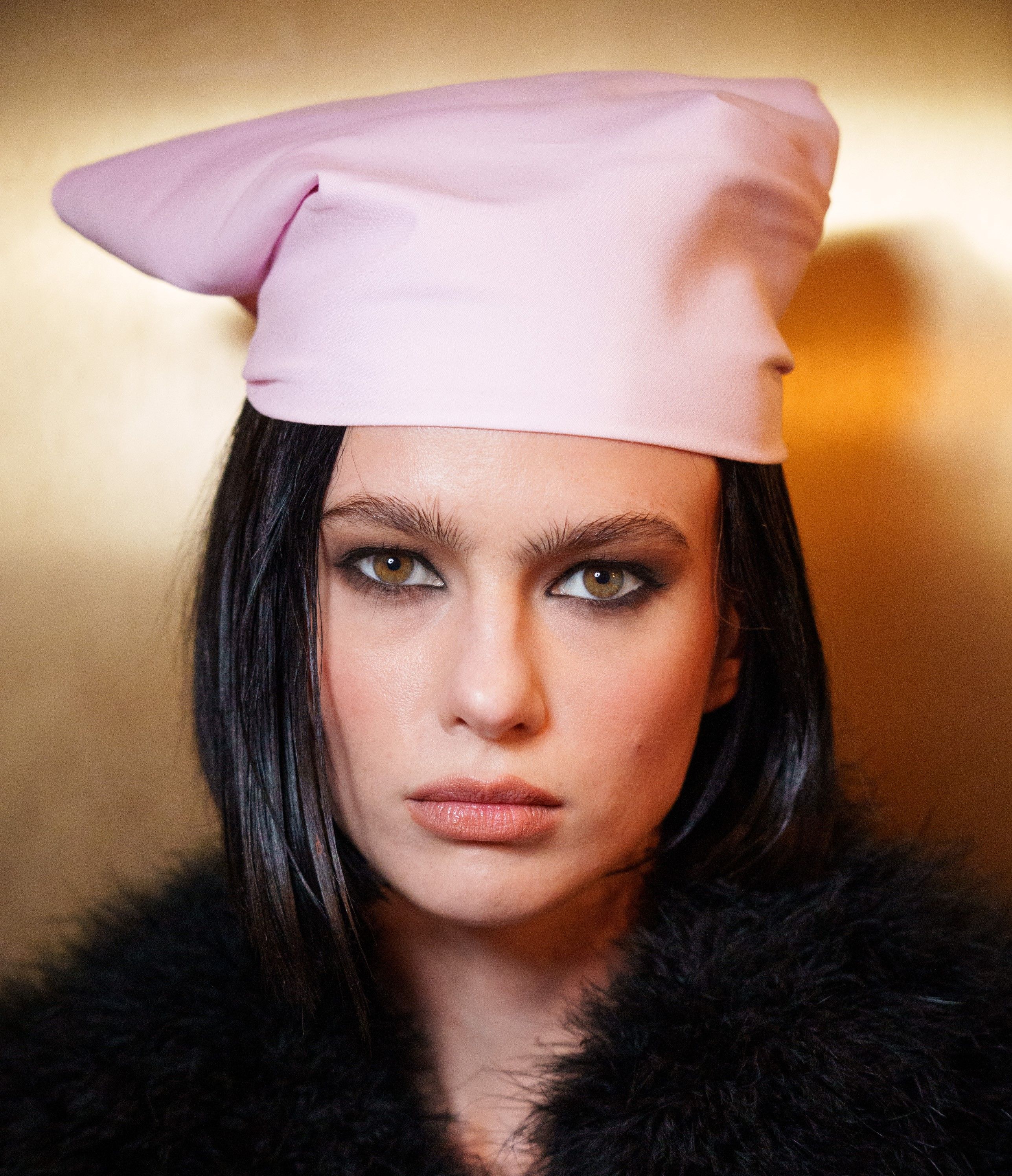 أجدد صيحات مكياج خريفي دافئ على غرار النجمات في آخر إطلالاتهن