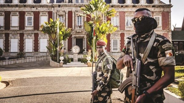 الجيش في مدغشقر يعلن توليه مسؤولية البلاد