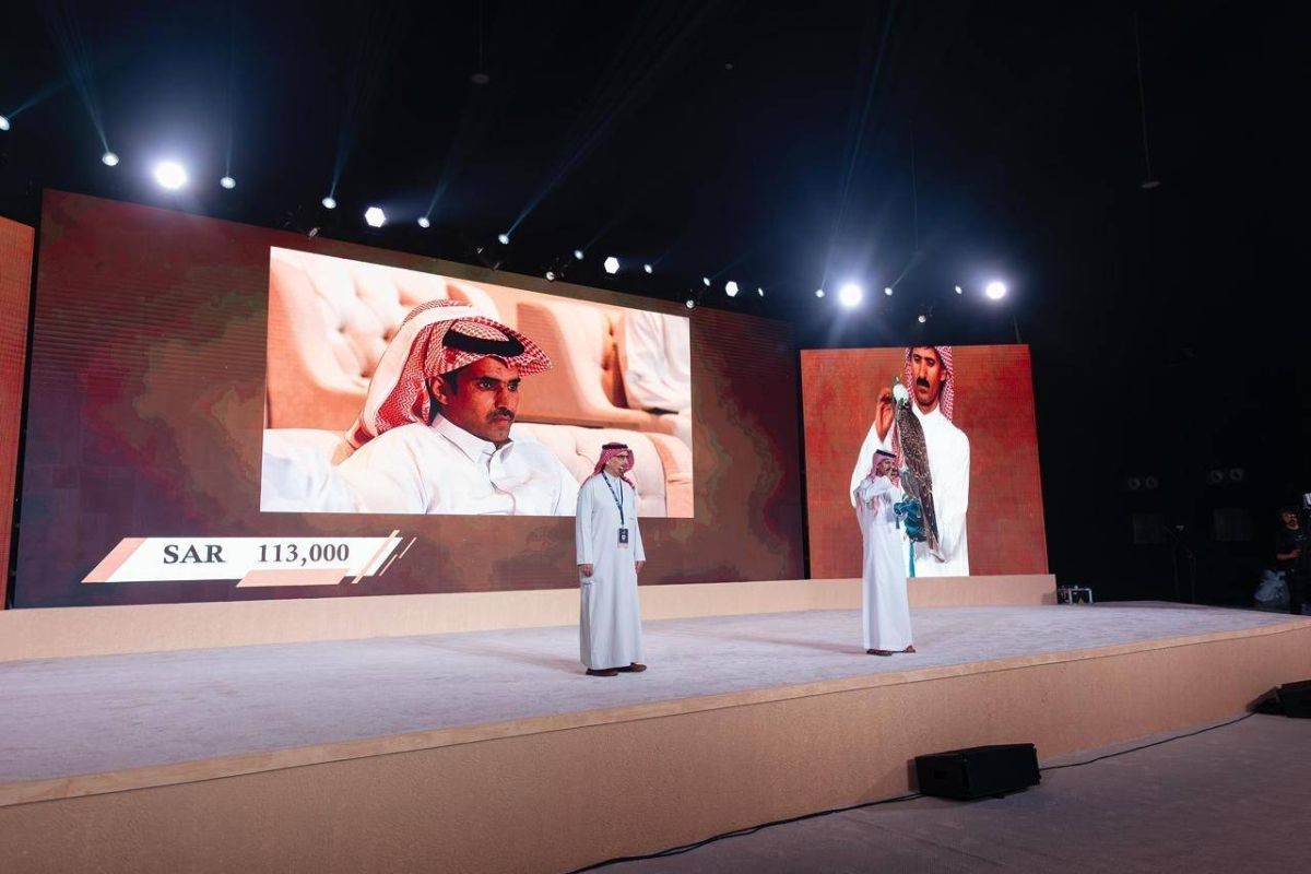 بيع 3 شواهين بمبلغ (585) ألف ريال في الليلة السادسة من مزاد نادي الصقور السعودي 2025