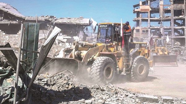 بدء إزالة الركام والأنقاض وفتح الشوارع في غزة