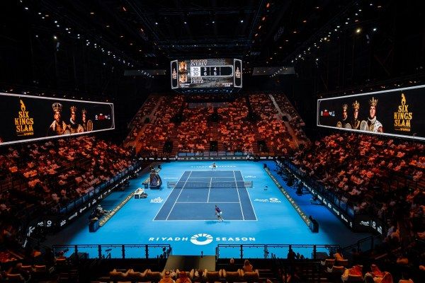 انطلاق بطولة “Six Kings Slam” في الرياض بعرض هولوغرامي مدهش وانتصارين لفريتز وسينر