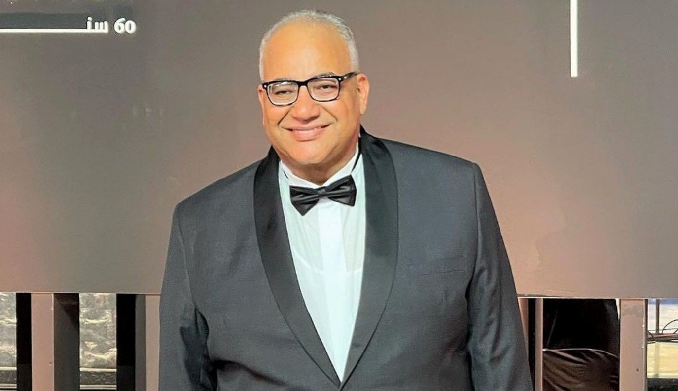 بيومي فؤاد يوجّه رسالة إلى جمهوره لحضور مسرحية النداء الأخير بموسم الرياض