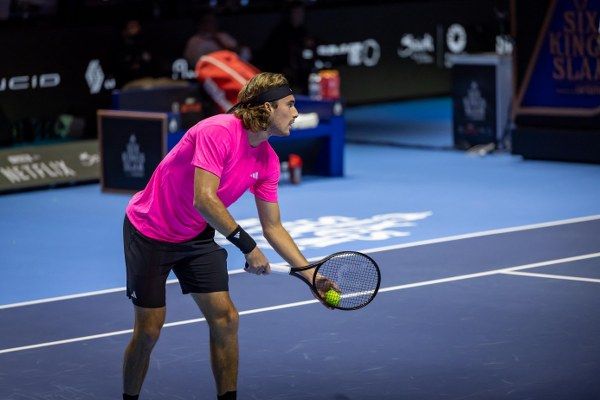 انطلاق بطولة “Six Kings Slam” في الرياض بعرض هولوغرامي مدهش وانتصارين لفريتز وسينر