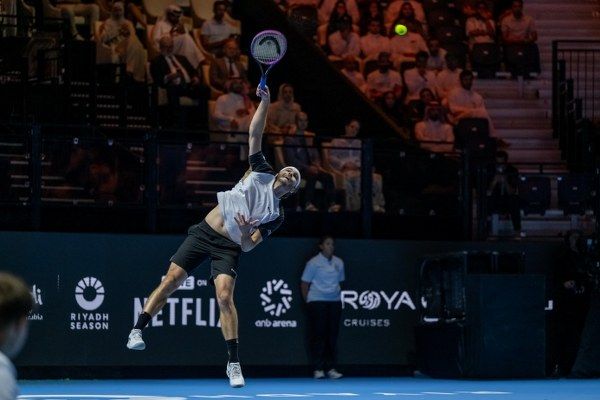 انطلاق بطولة “Six Kings Slam” في الرياض بعرض هولوغرامي مدهش وانتصارين لفريتز وسينر