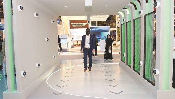 «النفق البيومتري» لشرطة دبي يتعرف على البصمة الحركية