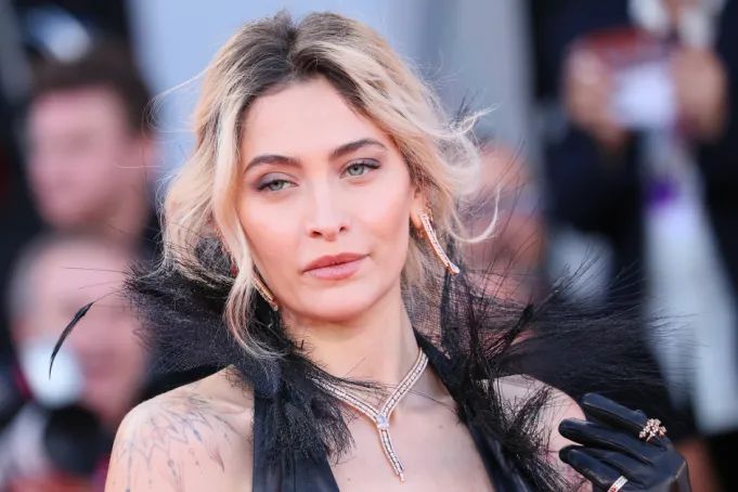 إرث مايكل جاكسون يعود إلى الواجهة…. وباريس تحصل على نصيب ضخم رغم الخلافات