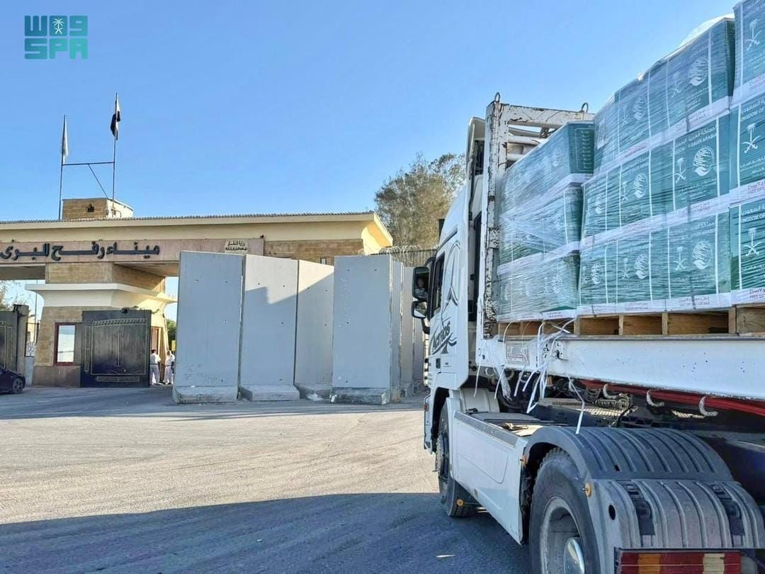 دفعة جديدة من المساعدات الإغاثية السعودية تعبر منفذ رفح نحو قطاع غزة