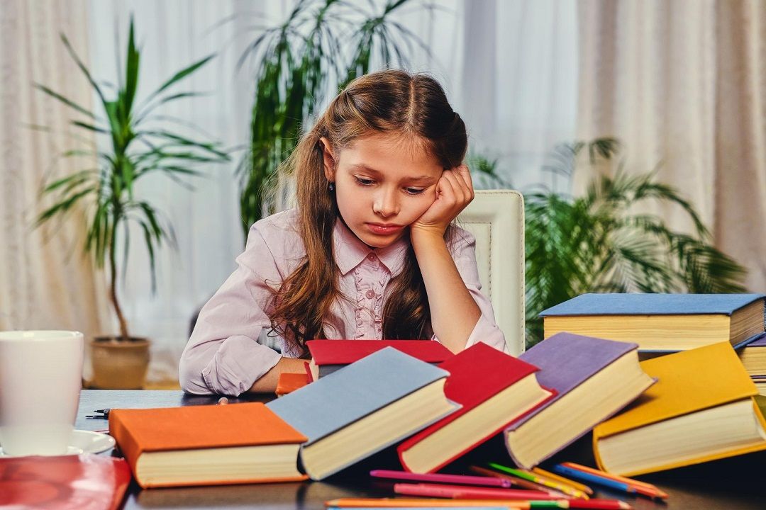 كيف تحفّزين ابنكِ الكسول على المذاكرة والرياضة؟