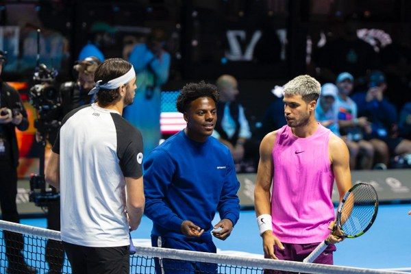 تكرار نهائي العام الماضي.. ألكاراز وسينر يتأهلان لنهائي “Six Kings Slam” في الرياض