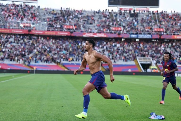 بطولة إسبانيا: أراوخو ينقذ برشلونة من فخ جيرونا ويمنحه الصدارة موقتا