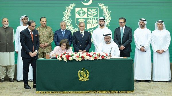 بحضور زايد بن حمدان بن زايد ورئيس الوزراء الباكستاني.. الشركة العالمية القابضة تعلن الاستحواذ على 82.64% من حصص أسهم بنك "فيرست وومن بنك ليمتد"
