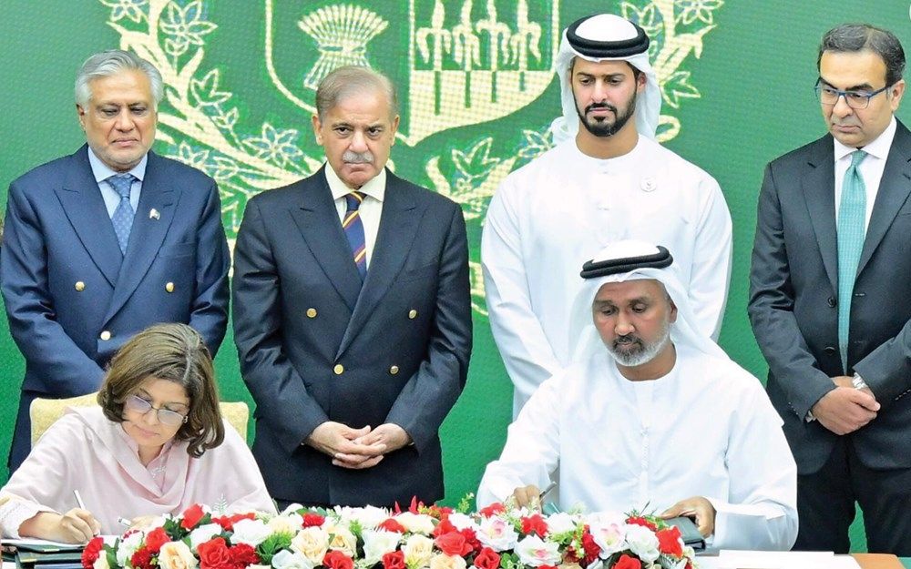 بحضور زايد بن حمدان بن زايد ورئيس الوزراء الباكستاني.. الشركة العالمية القابضة تعلن الاستحواذ على 82.64% من حصص أسهم بنك "فيرست وومن بنك ليمتد"