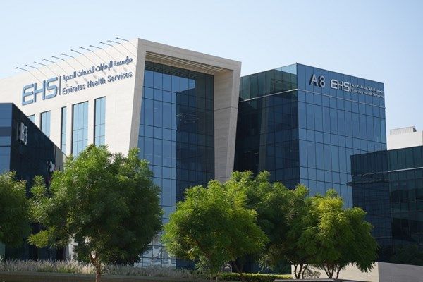"الإمارات الصحية" تدشن جهازاً متطوراً للتصوير المقطعي للثدي