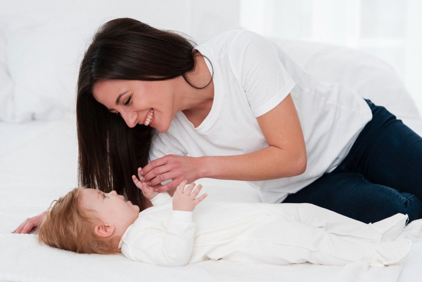 أهم 10 نصائح حول الأطفال الرضع: دليل للأمهات الجدد