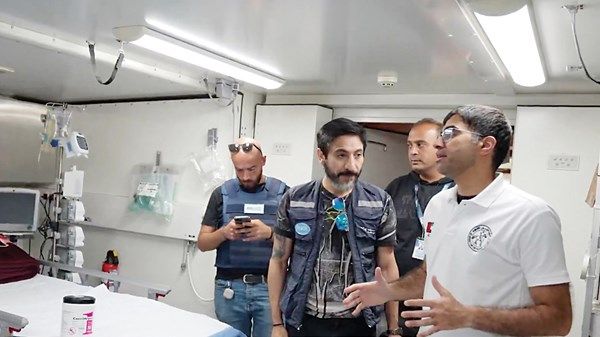 «المستشفى الميداني الإماراتي» يستقبل بعثات إنسانية دولية في غزة