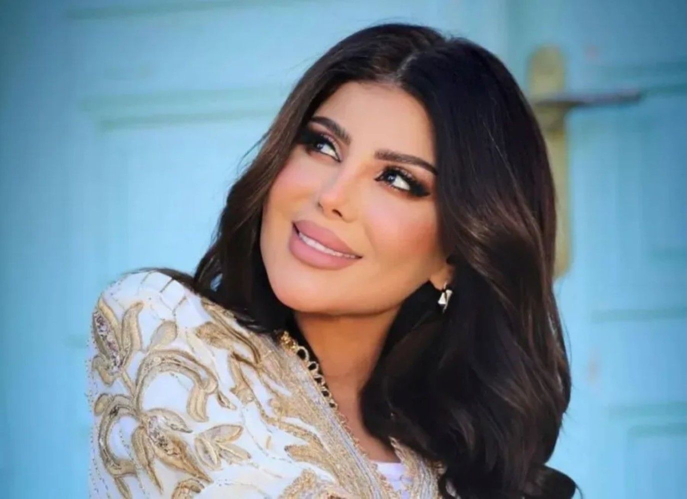 صور وفيديوهات من الكواليس.. هكذا روجت إلهام الفضالة لمسلسلها الرمضاني غلط بنات