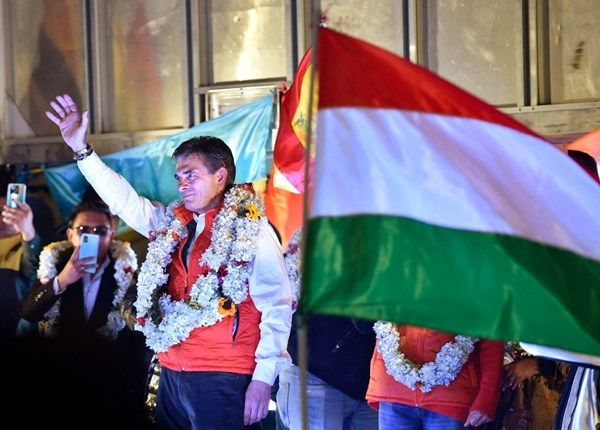 بوليفيا تختار رودريغو باز رئيسًا جديدًا للبلاد