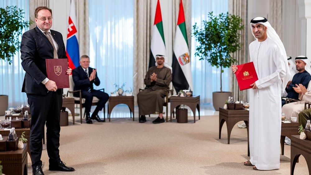 رئيس الدولة ورئيس وزراء سلوفاكيا يبحثان علاقات البلدين