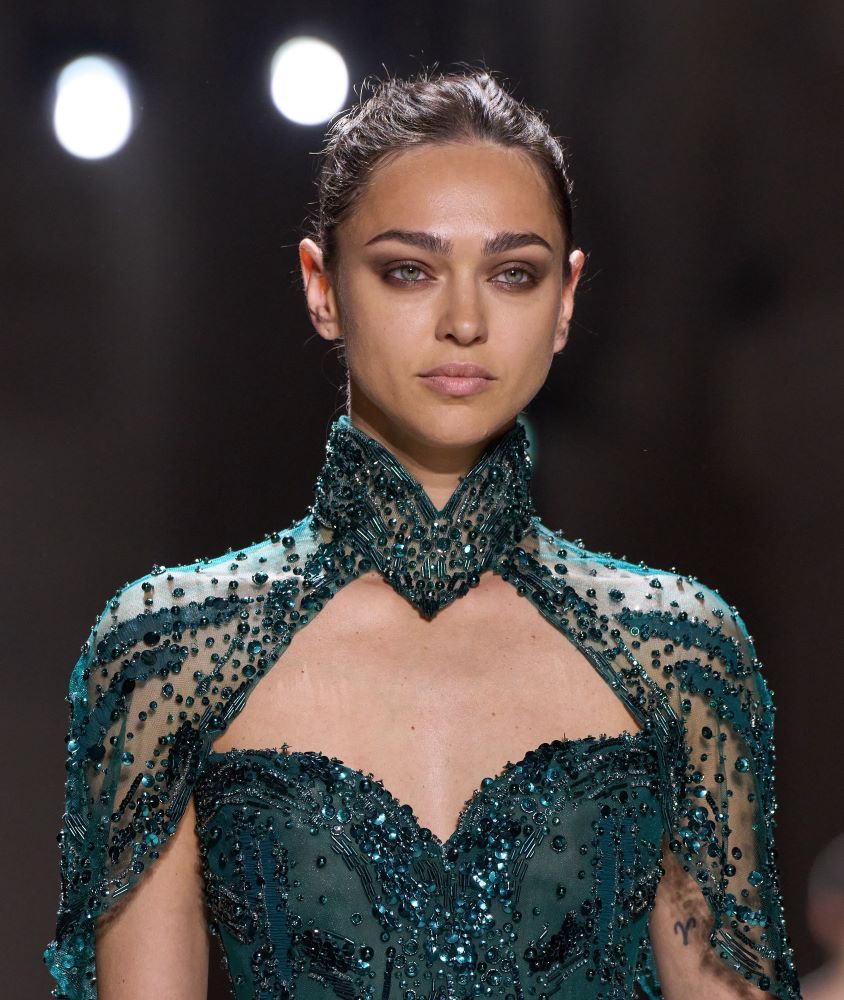 المكياج المناسب لفستان أخضر في المساء.. إطلالة ساحرة تلفت الأنظار