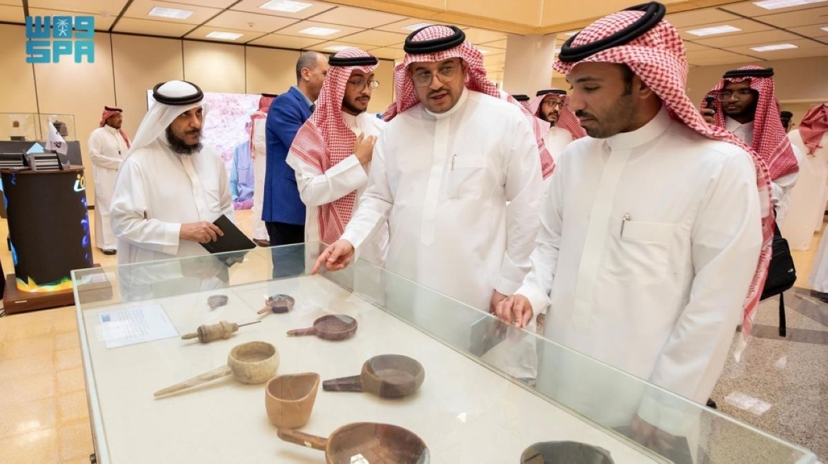 جامعة الملك سعود تحتفي بيوم الآثار العالمي 
بمعرض «رحلة قسم الآثار: من الأرض إلى العرض»