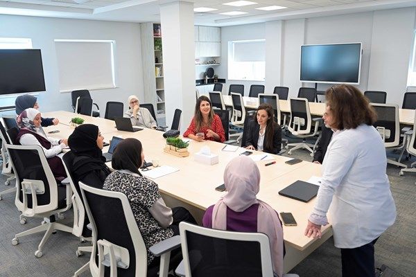 جامعة الشارقة و"إيلي ليلي" العالمية تعززان التعاون في الصحة العامة والبحث العلمي