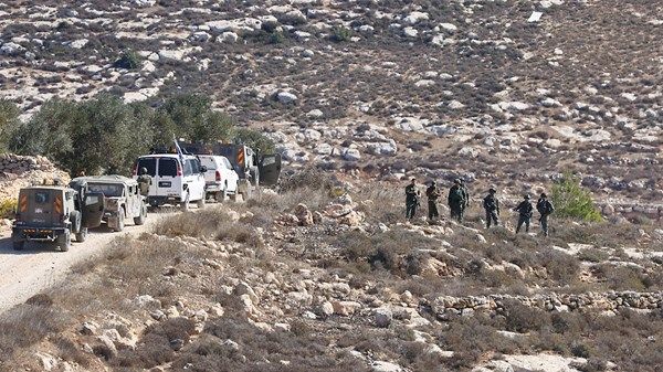 حملة اعتقالات ومداهمات واسعة بالضفة والقدس
