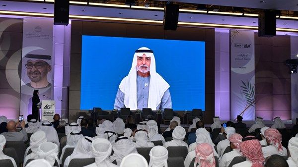 نهيان بن مبارك: الإمارات بقيادة محمد بن زايد تمد أياديها إلى كل راغب في تحقيق السلام