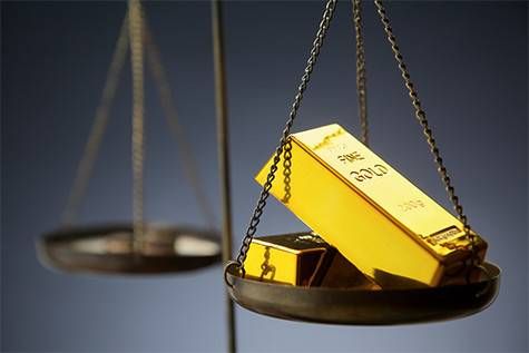 الذهب يواصل التراجع مسجلاً أدنى مستوياته في أسبوعين