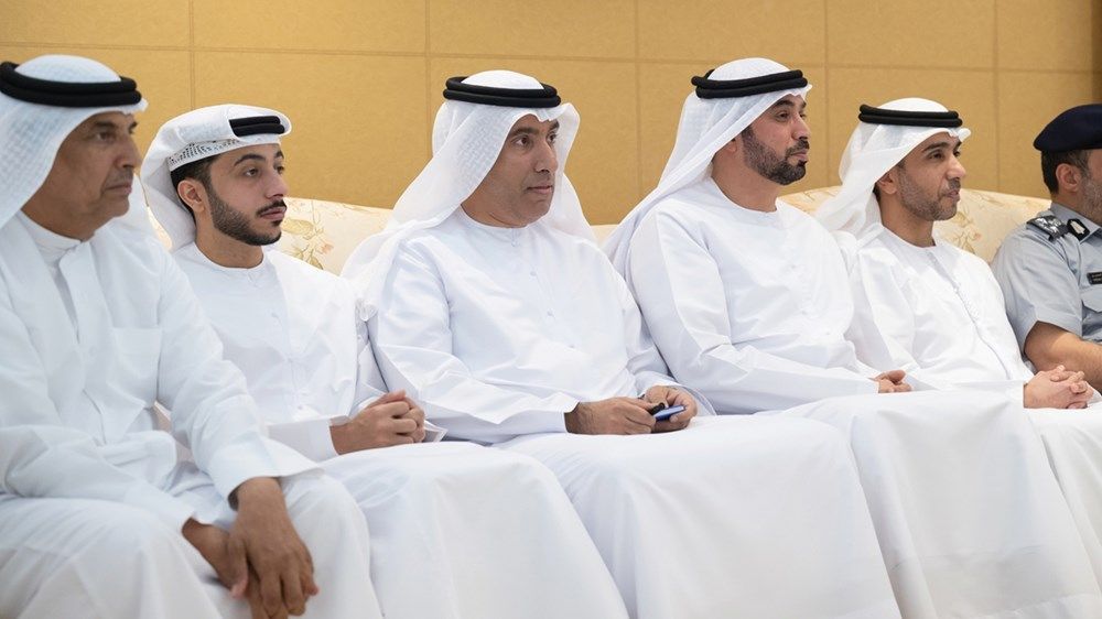 حمدان بن زايد يشهد جانباً من فعاليات مهرجان الظفرة لسباقات الهجن ويتوّج الفائزين في أشواط الرموز