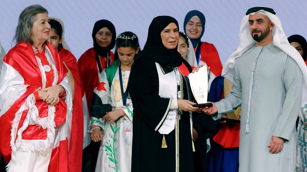 محمد بن راشد يتوّج التوأم بيسان وبيلسان كوكة من تونس بطلتين لتحدي القراءة العربي 2025