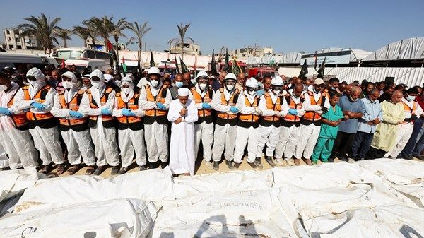 إسرائيل تسلم جثامين 30 فلسطينياً