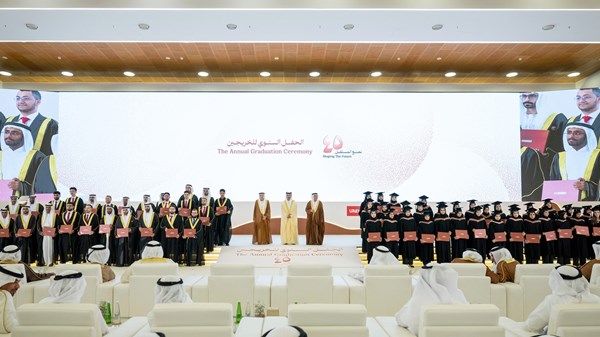 تحت رعاية رئيس الدولة.. هزاع بن زايد يشهد حفل تخريج الدفعة الـ45 من طلبة جامعة الإمارات