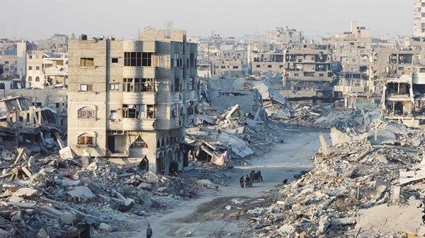 بدء إزالة الأنقاض تمهيداً لإطلاق جهود إعمار غزة