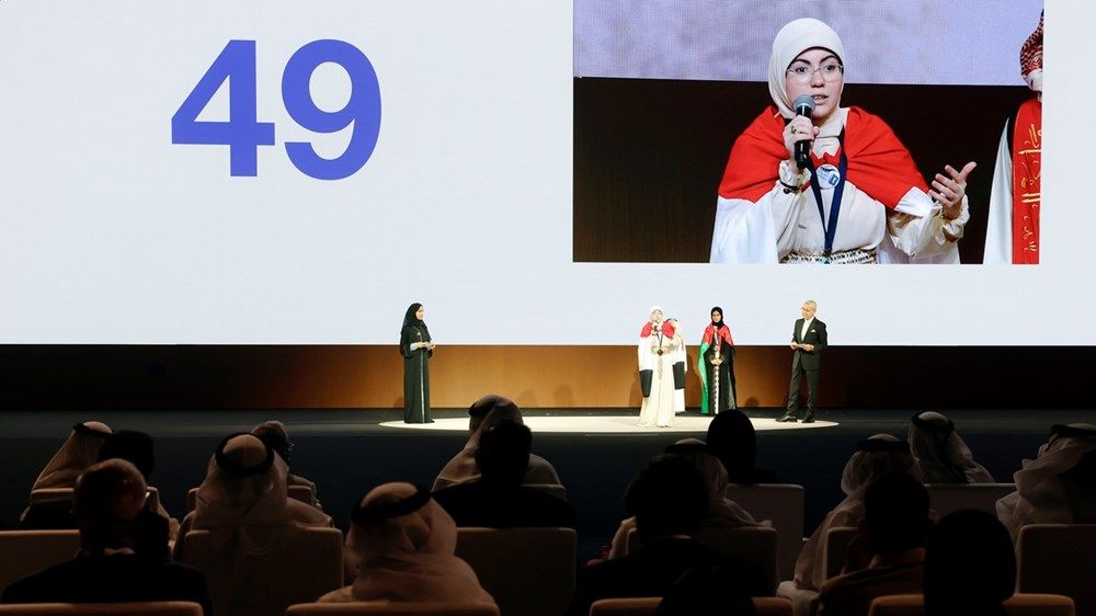 محمد بن راشد يتوّج التوأم بيسان وبيلسان كوكة من تونس بطلتين لتحدي القراءة العربي 2025