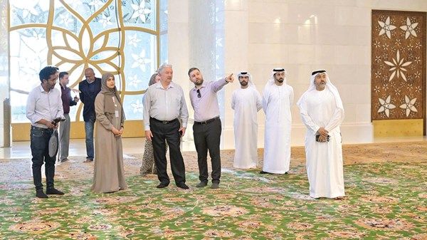 ضيوف «منتدى الاتحاد العشرين» يزورون جامع الشيخ زايد الكبير
