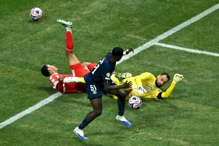 موسيالا يخوض أول حصة جري في ملعب تمارين بايرن بعد إصابته القوية