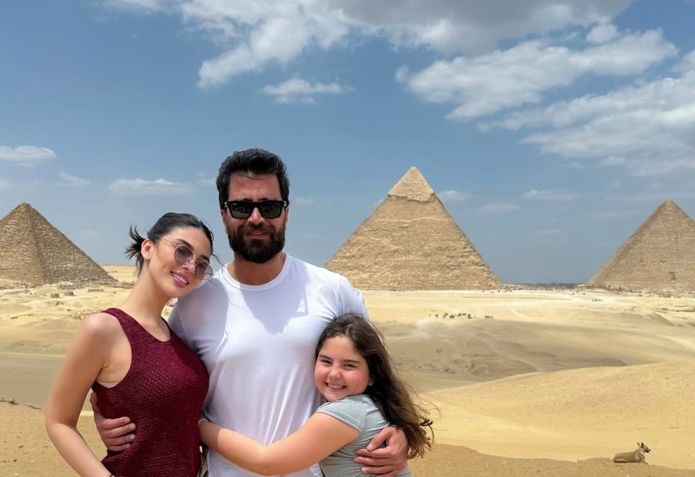 معتصم النهار بصورة عائلية دافئة جمعته بزوجته لين برنجكجي وابنتهما ساندرا