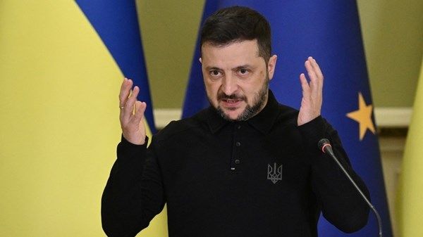 زيلينسكي يجري محادثات مع قادة أوروبا بشأن المساعدة العسكرية