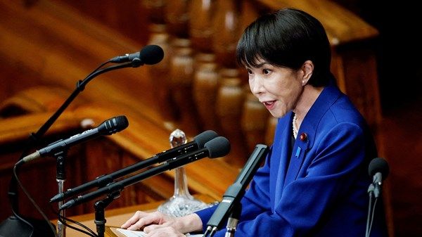 رئيسة وزراء اليابان تتعهد بتسريع وتيرة بناء الجيش
