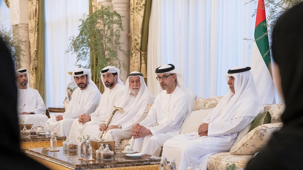 هزاع بن زايد يستقبل أوائل الثانوية العامة على مستوى منطقة العين