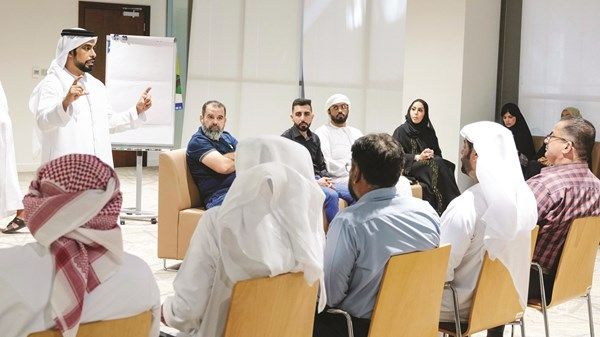 «الموارد البشرية» تناقش توحيد تاريخ الإقامة وعقد العمل