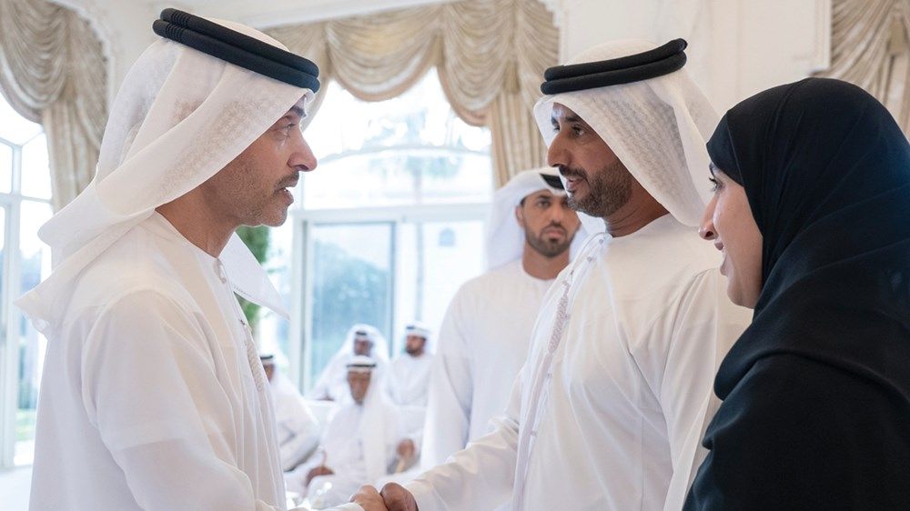 هزاع بن زايد يستقبل أوائل الثانوية العامة على مستوى منطقة العين