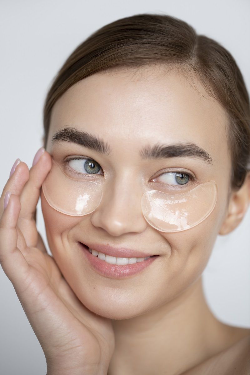 فوائد شرائح الكولاجين للوجه وكيفية استخدامها للحصول على إشراقة فورية