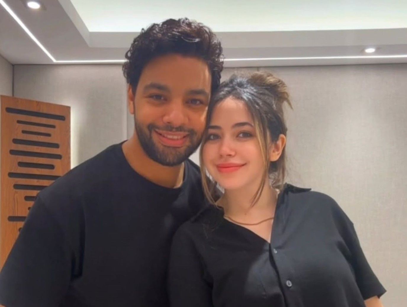 أجواء مبهجة.. النجوم يحتفلون بزفاف أحمد جمال وفرح الموجي