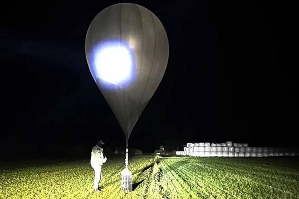 مناطيد مشبوهة تغلق مطارا في ليتوانيا