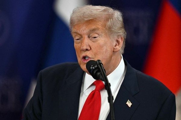 ترامب يعلن زيادة الرسوم الجمركية على الواردات الكندية